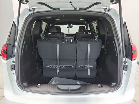 New 2026 Chrysler Pacifica Select w/ S Appearance Package image 7