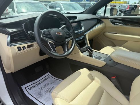 Used 2017 Cadillac XT5 FWD image 18