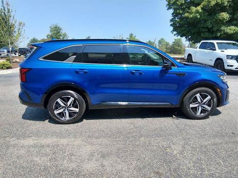 Used 2022 Kia Sorento EX w/ Panoramic Sunroof Package FWD image 2