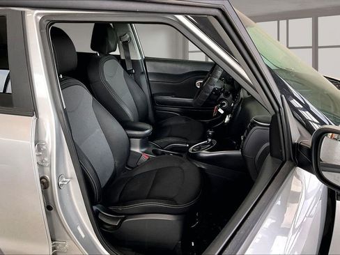 Used 2019 Kia Soul + image 8