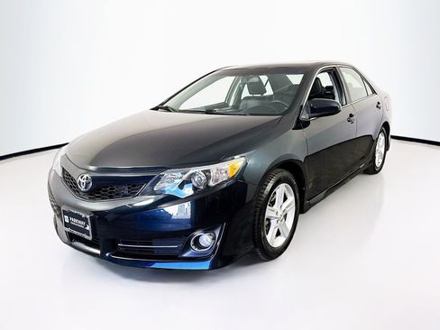 Used 2012 Toyota Camry SE w/ Convenience Pkg FWD image 3
