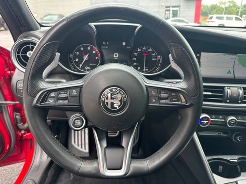 Used 2022 Alfa Romeo Giulia Veloce AWD/4WD image 35