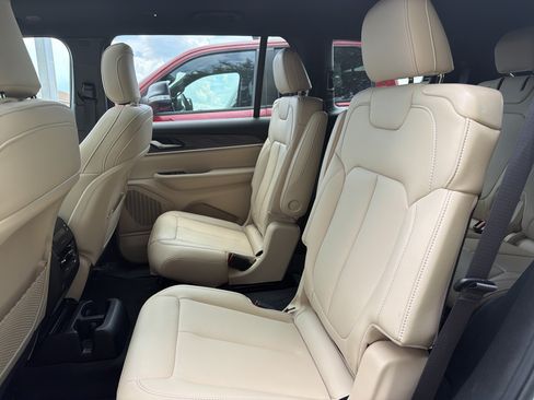 Certified 2025 Jeep Grand Cherokee L Limited w/ Black Appearance Package AWD/4WD image 13