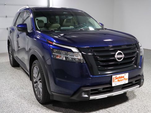 Used 2022 Nissan Pathfinder SL w/ SL Premium Package image 5