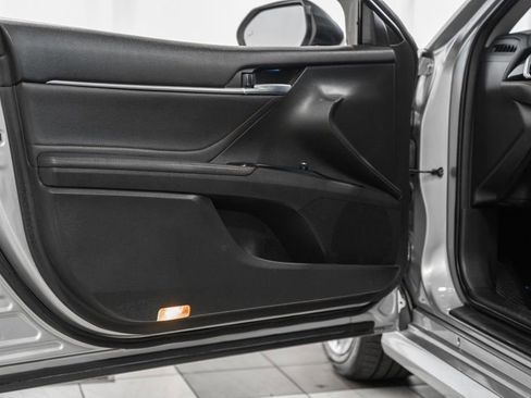 Used 2018 Toyota Camry XLE image 36