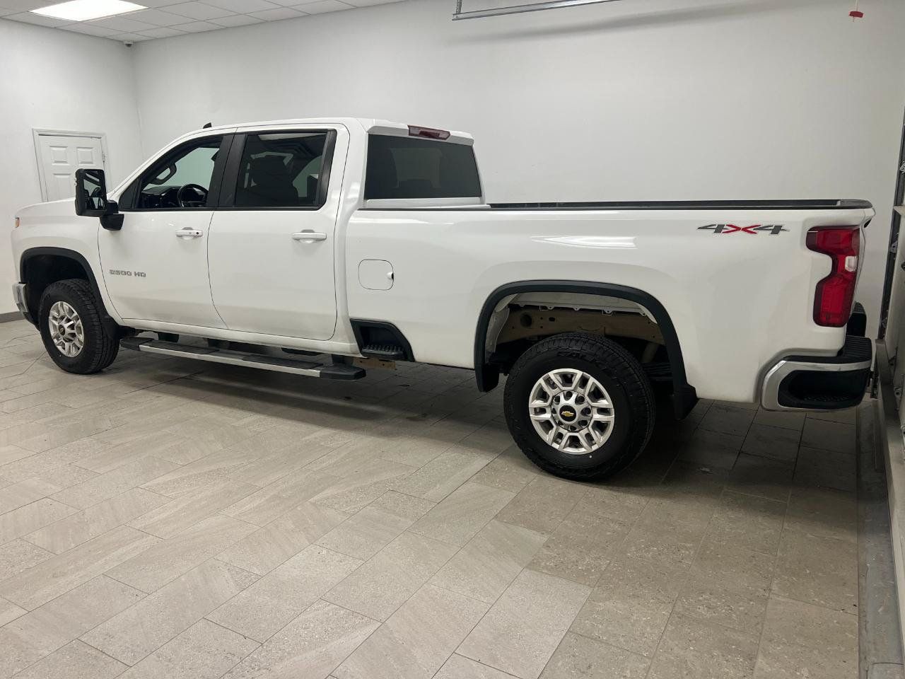 Used 2025 Chevrolet Silverado 2500 LT w/ Convenience Package AWD/4WD image 10