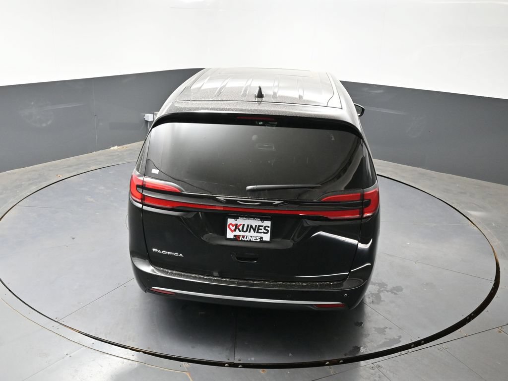New 2027 Chrysler Pacifica Select w/ Family Tech Group FWD image 38