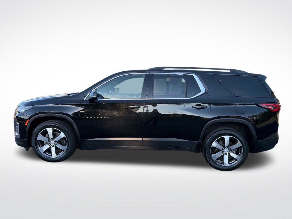 Used 2023 Chevrolet Traverse LT w/ LT Premium Package FWD image 2
