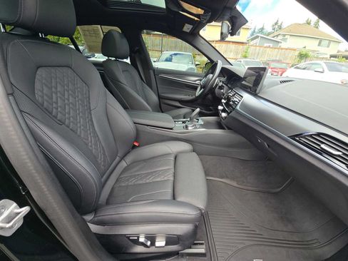 Used 2023 BMW 530e xDrive w/ M Sport Package AWD/4WD image 11