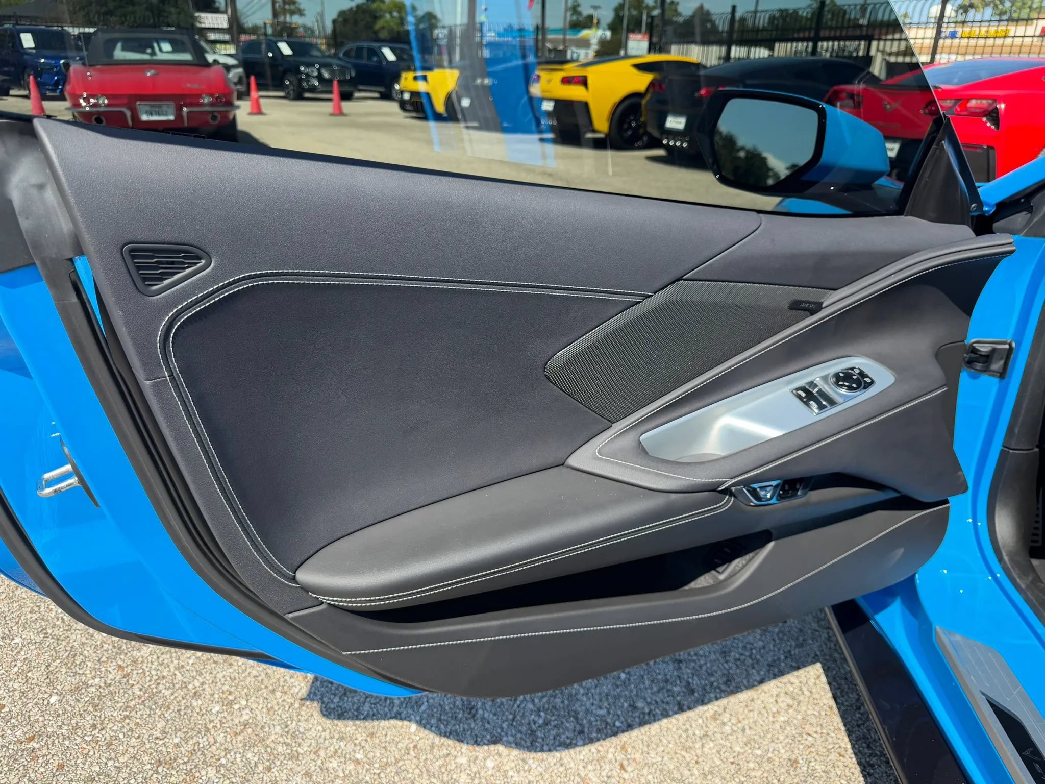 Used 2022 Chevrolet Corvette Stingray Coupe w/ 1LT RWD image 16