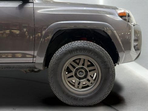 Used 2017 Toyota 4Runner SR5 Premium image 34