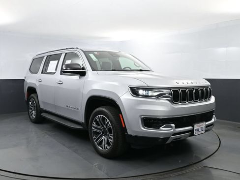 Used 2024 Jeep Wagoneer Series II AWD/4WD image 3