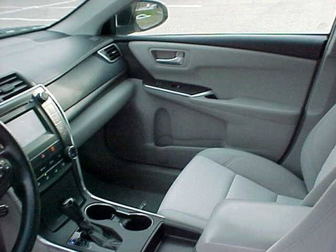 Used 2016 Toyota Camry LE FWD image 19