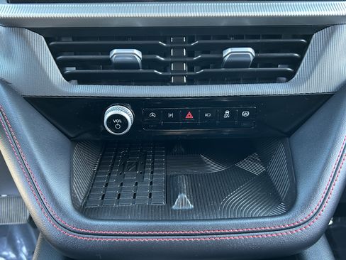 Used 2025 Ford Explorer ST image 27