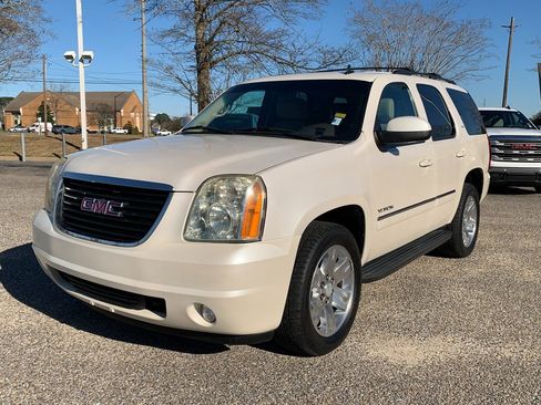 Used 2012 GMC Yukon SLT w/ SLT-2 Equipment Package image 4