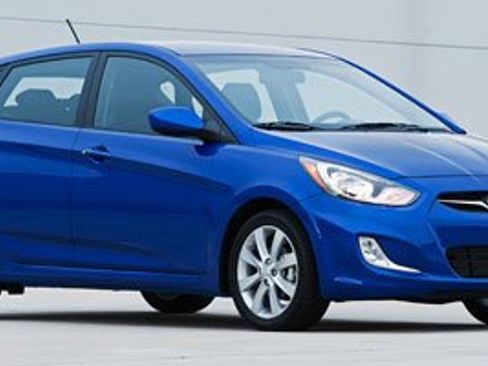 Used 2012 Hyundai Accent GS image 1