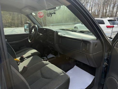 Used 2006 Chevrolet Silverado 3500 4x4 Regular Cab w/ Snow Plow Prep Package image 4