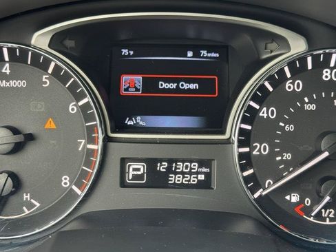 Used 2015 Nissan Altima 2.5 SV w/ Convenience Package FWD image 18