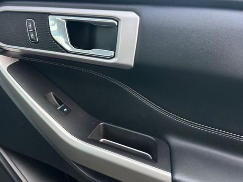 Used 2023 Ford Explorer XLT image 20