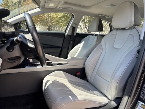 Used 2024 Hyundai Elantra Limited FWD image 15