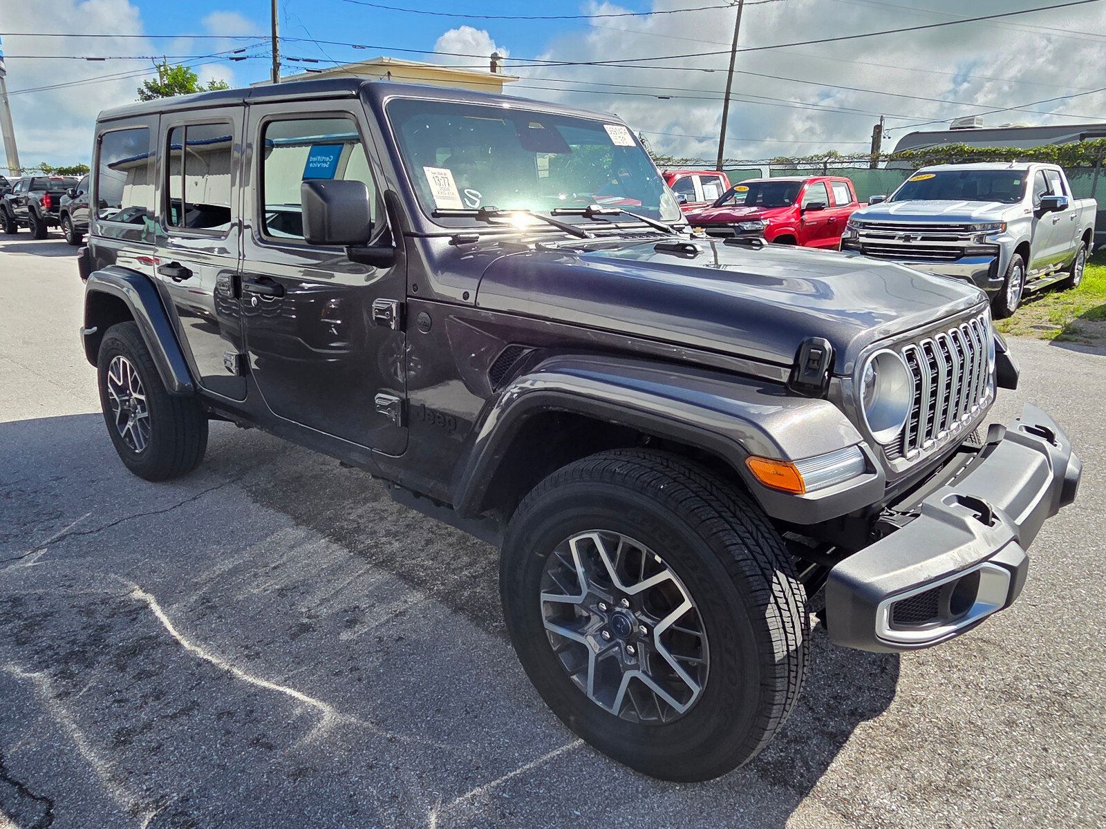 Used 2026 Jeep Wrangler Unlimited Sahara AWD/4WD image 2