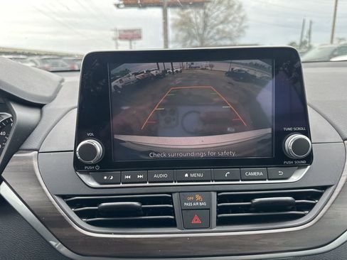 Used 2024 Nissan Altima 2.5 SV FWD image 32