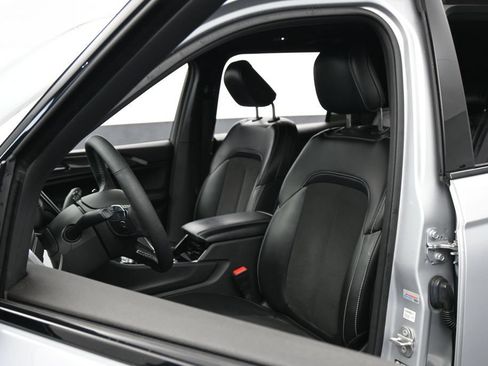 Used 2023 Jeep Grand Cherokee L Laredo RWD image 10