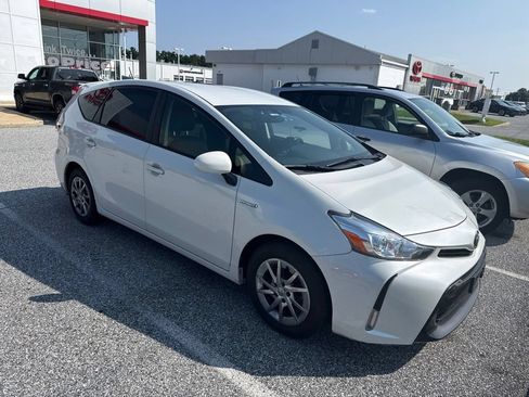 Used 2015 Toyota Prius V Four FWD image 4