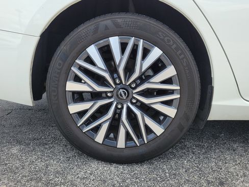 Used 2025 Nissan Altima 2.5 SV FWD image 9