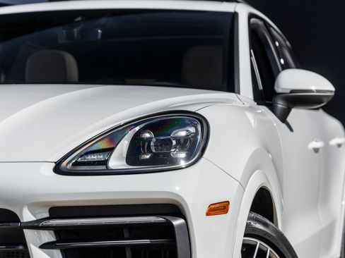 Certified 2023 Porsche Cayenne Platinum Edition AWD/4WD image 15
