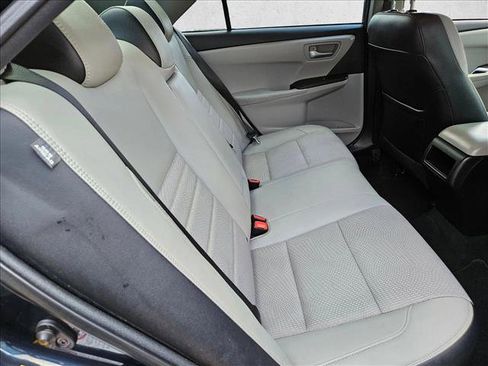 Used 2017 Toyota Camry SE image 18