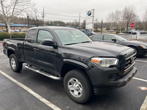 Used 2022 Toyota Tacoma SR image 4
