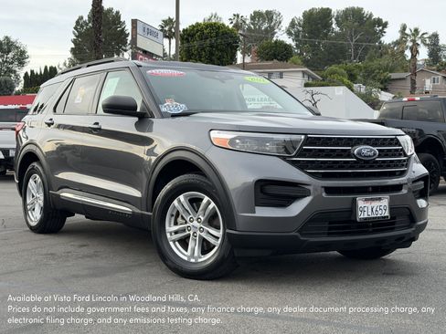 Certified 2022 Ford Explorer XLT image 1