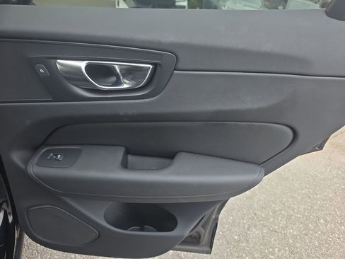 Certified 2022 Volvo XC60 B5 Momentum w/ Climate Package image 14