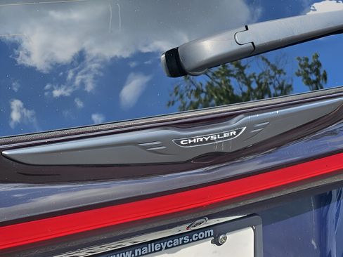 Used 2025 Chrysler Pacifica Limited FWD image 34