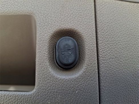 Used 2018 GMC Yukon SLT w/ Open Road Package image 29