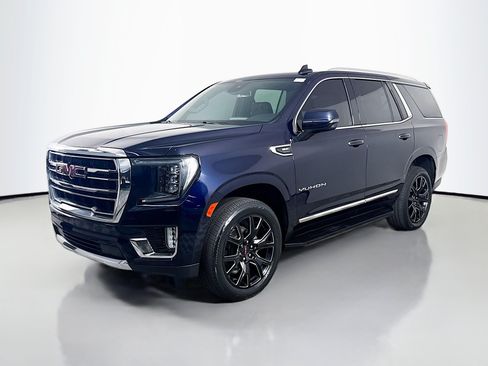 Used 2024 GMC Yukon SLT w/ SLT Luxury Package RWD image 4