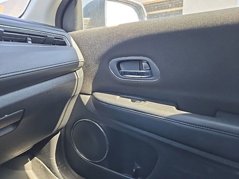 Used 2017 Honda HR-V EX image 26
