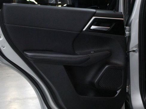 Used 2023 Mitsubishi Outlander SE image 30