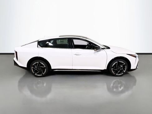 New 2025 Kia K4 GT-Line image 8