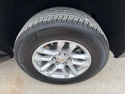 Used 2025 Chevrolet Suburban LS RWD image 26
