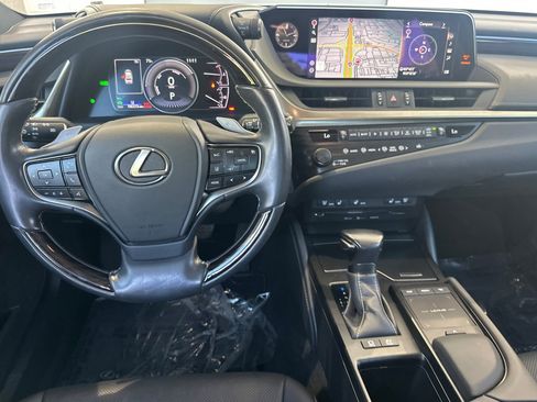 Certified 2020 Lexus ES 300h w/ Premium Package FWD image 18