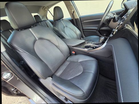 Used 2022 Toyota Camry XSE w/ Navigation Upgrade Package FWD image 19