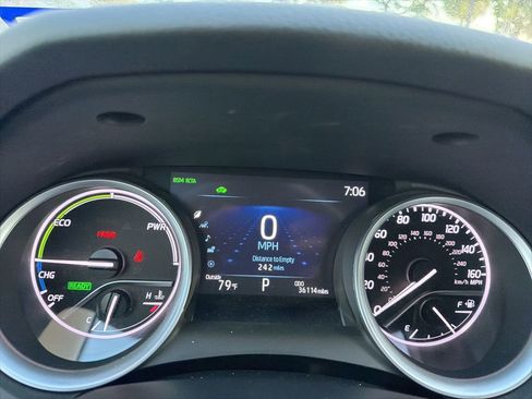 Used 2023 Toyota Camry XLE FWD image 12