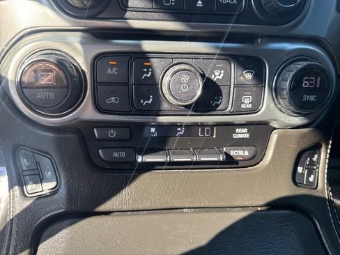 Used 2019 Chevrolet Suburban Premier w/ Premier Plus Edition AWD/4WD image 27