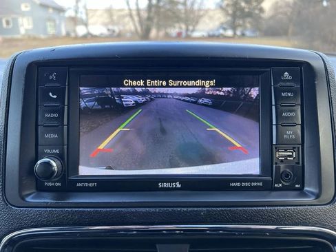 Used 2019 Dodge Grand Caravan SE FWD image 18