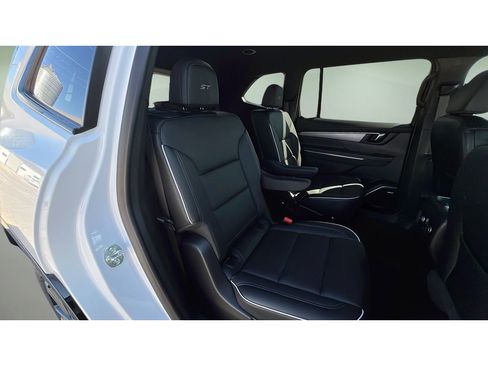 Certified 2025 Buick Enclave Sport Touring AWD/4WD image 31