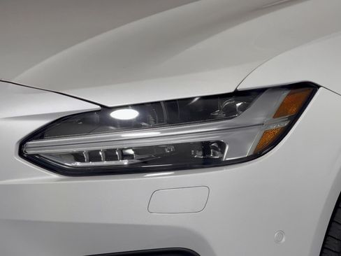 Used 2025 Volvo S90 B6 Plus AWD/4WD image 12