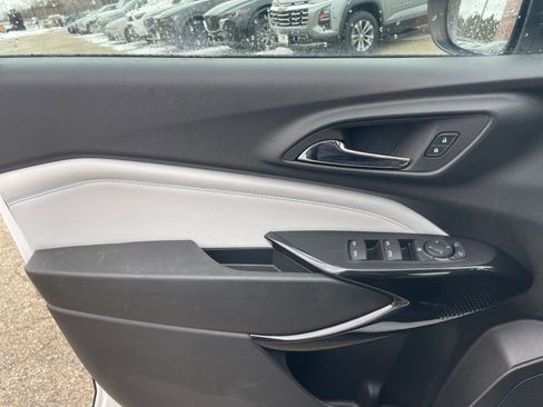 Used 2025 Chevrolet Trax LT image 18