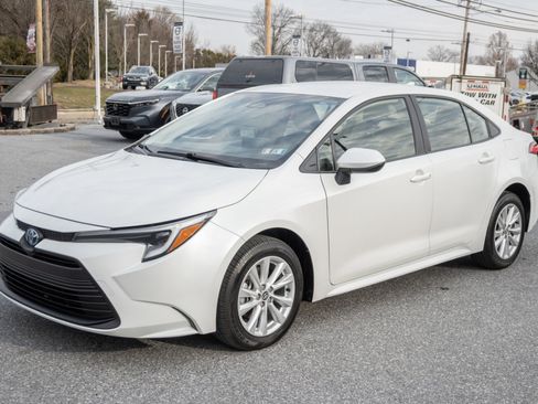 Used 2024 Toyota Corolla LE image 7